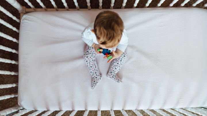 How To Quickly Change Crib Sheets When There’s A Nighttime Nappy Leak