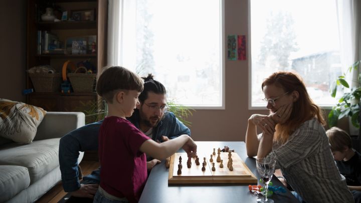 Teach Your Kids How To Play Chess By Letting Them Switch Sides With You 