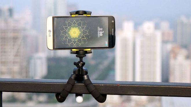 Deals: Get The Perfect Angle With This Flexible Phone Tripod