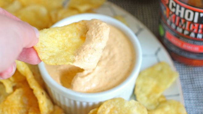 Add These Pantry Items To Sour Cream If You’re Into Quick Dips