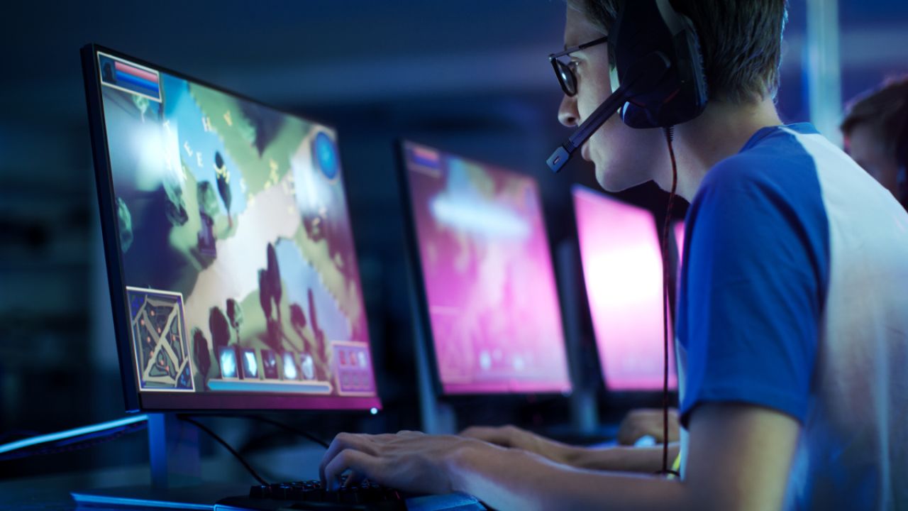 How To Become A Professional Esports Gamer