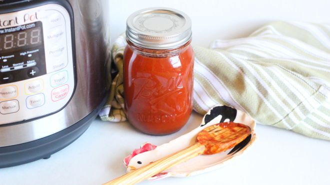 Make Tomato Sauce In A Slow Cooker With Just Two Ingredients