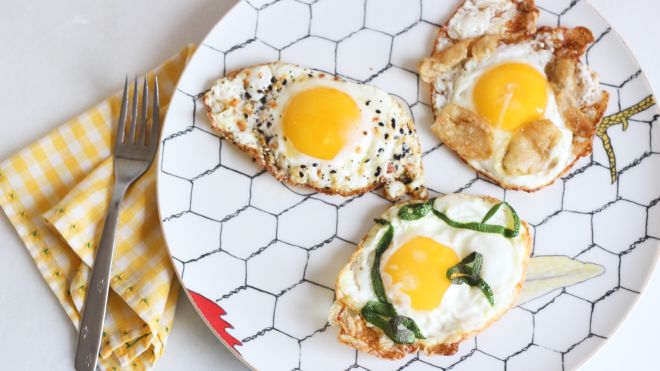 Fry Herbs And Seasonings Directly In The White Of Your Egg