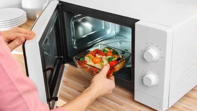 Don’t Microwave These Foods This Christmas