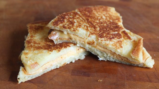 Make An Excellent Grilled Cheese Sandwiches With Inside-Out Rolls
