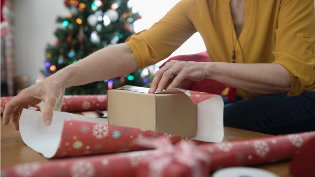 How To Wrap A Christmas Gift In Under 30 Seconds