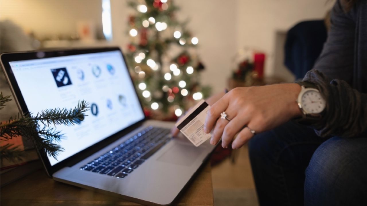 Finally, Christmas Online Shopping Doesn’t Suck
