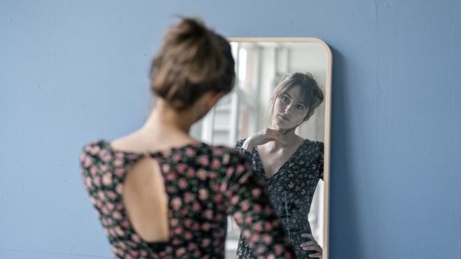 13 Confidence-Boosting Mantras To Try In The Mirror [Infographic]