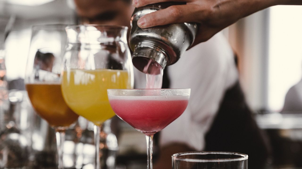 When To Stir And When To Shake A Cocktail