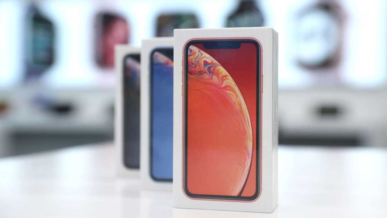 Telstra Has Some Great iPhone XR And Galaxy S10e Deals Right Now