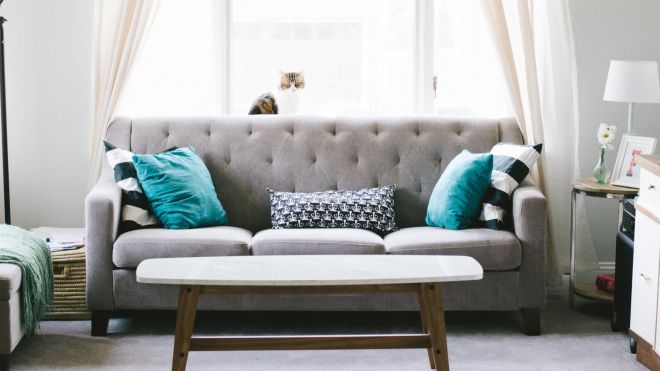 Clean Your Couch With Bicarbonate Of Soda To Remove Grime