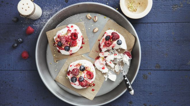 Yes, You Can Make Pavlova In A Slow Cooker