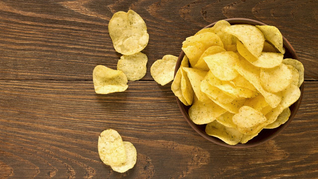 Fancy Up Cheap Potato Chips With Black Pepper