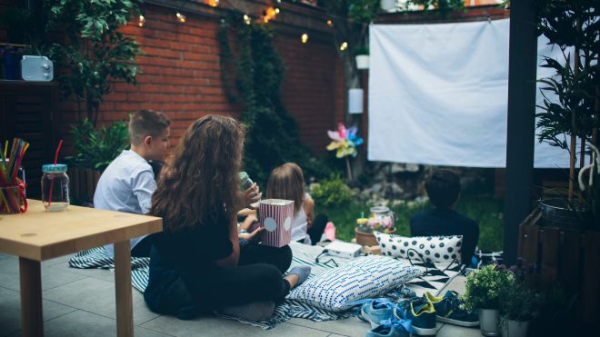 How to Create Your Own Backyard Movie Theatre