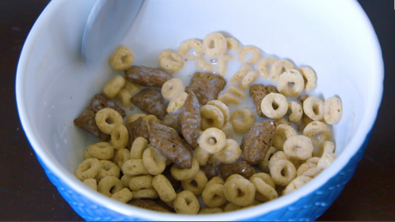 Mix Sweet and Bland Cereal for a Balanced Breakfast