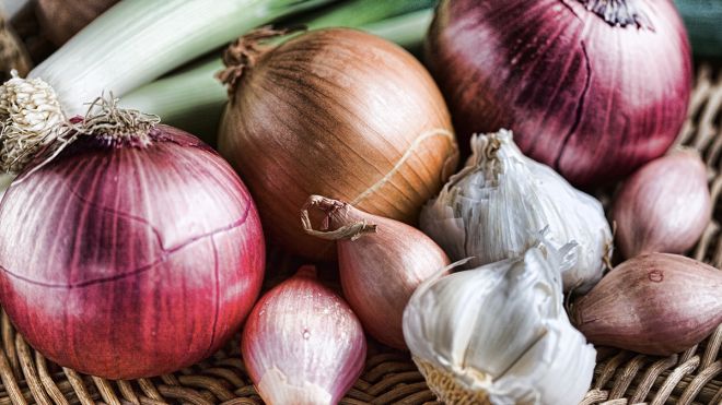 The Difference Between Red, White And Brown Onions