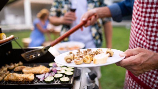Everything You Need to Host a Backyard BBQ for the Footy Finals