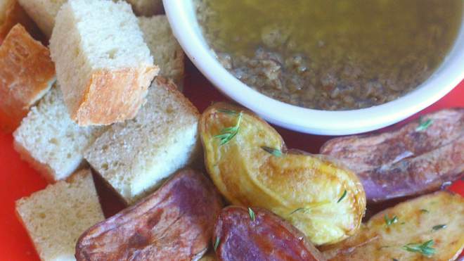 How to Make Bagna Cauda, the Official Condiment of Luxury