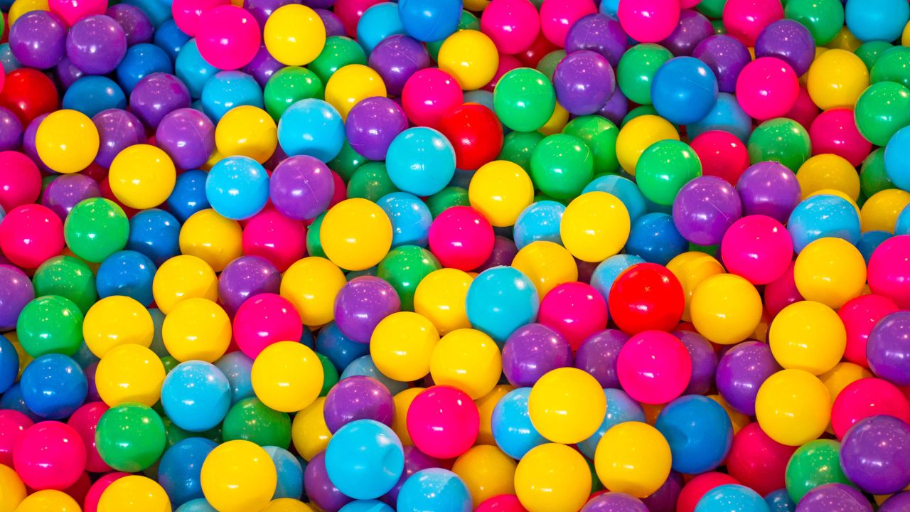 Turn an Inflatable Pool into an Indoor Ball Pit