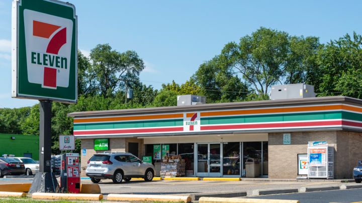 How to Score Freebies and Great Deals With the 7-Eleven App