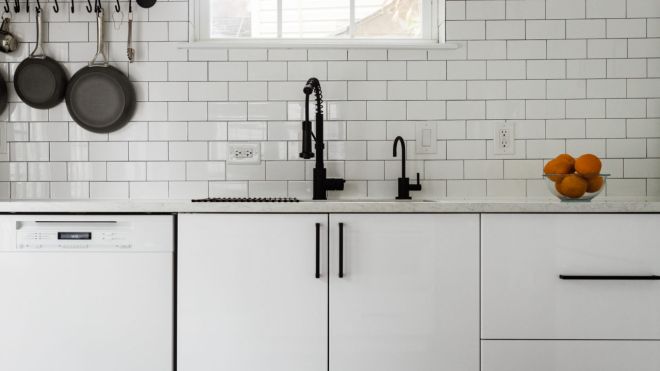 How to Install a DIY Kitchen Backsplash for Cheap