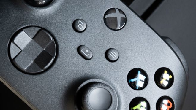 How to Swap an Xbox Controller From a Console to Your PC or Phone
