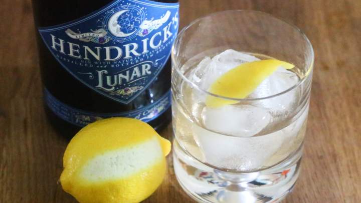 Make a Gin Old Fashioned With Lemon Syrup
