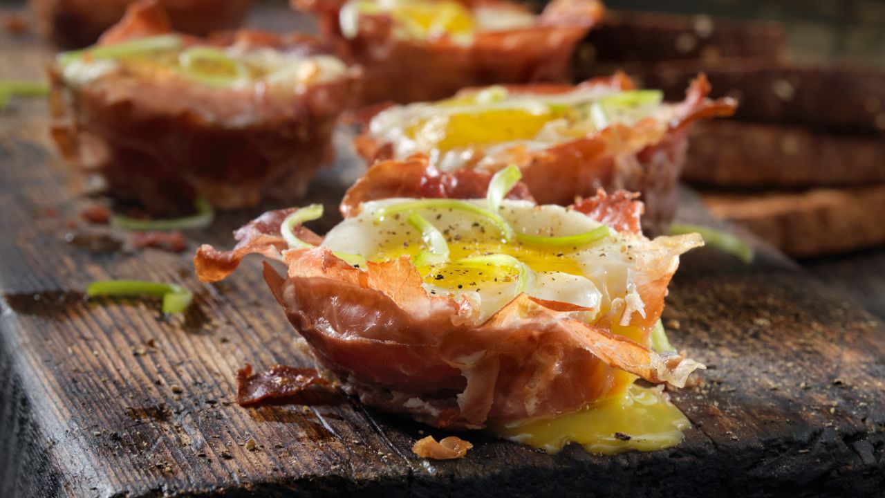 Make Bacon Cups in a Muffin Pan for an Incredible Snack