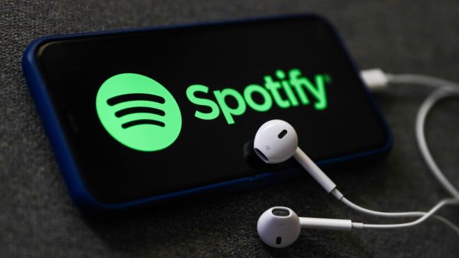 Battle of the Paid Pod: How Does Spotify’s Service Compare to Apple’s?