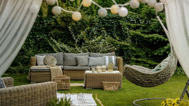 How to Decorate Your Outdoor Space For Entertaining