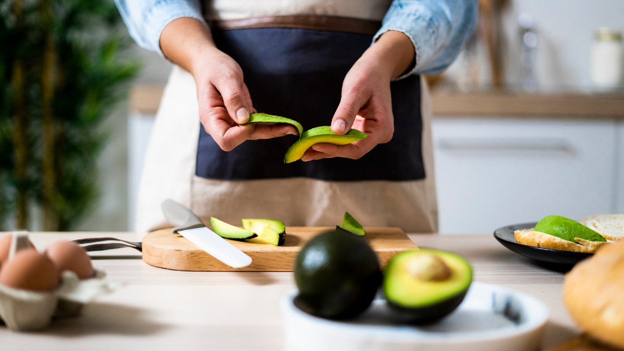 This Is The Easiest Way To Skin An Avocado
