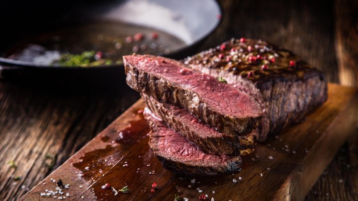 When Exactly Should You Pepper a Steak?