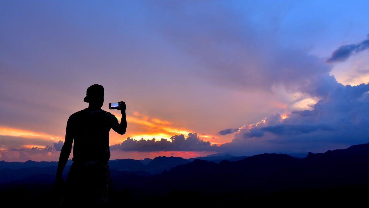 How Take Glorious Sunset Photos With Your Smartphone, Because Yours Suck