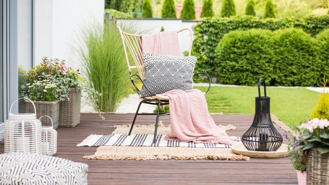 How to Spruce Up Your Outdoor Living Space in the Cheapest Possible Way