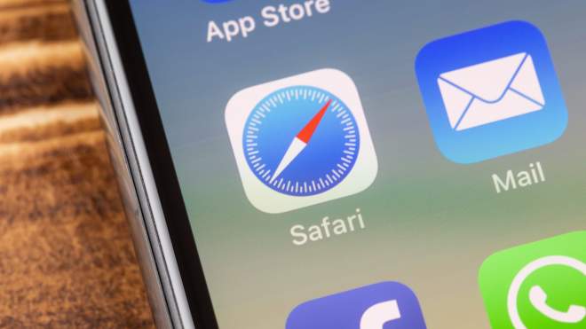 How to Move Safari’s Search Bar Back Where It Belongs in iOS 15