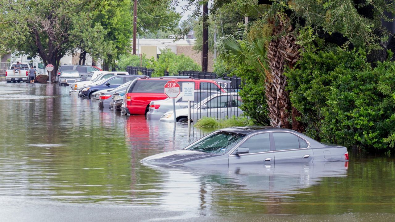 How to Tell If a Car Was Previously Damaged in a Flood