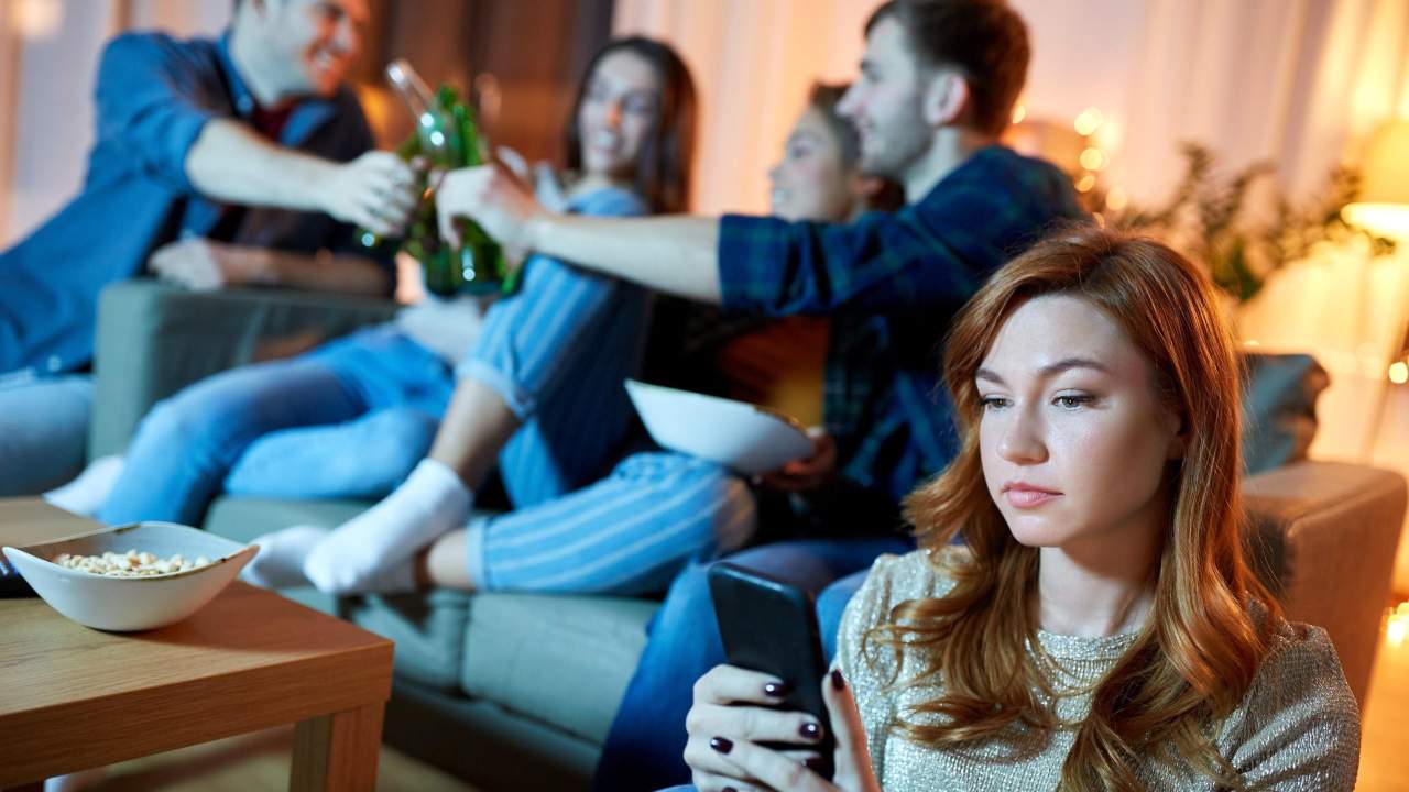 How to Survive a Party When You Don’t Know Anyone