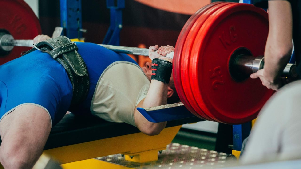 Is It Cheating to Arch Your Back When You Bench Press?