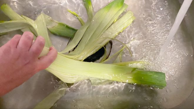 How to Clean Your Filthy Leeks