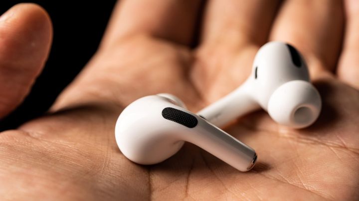 How to Get Notified When You Leave Your AirPods Pro Behind