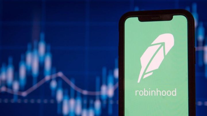 What Was Stolen in the Robinhood Data Breach (and What You Should Do Now)