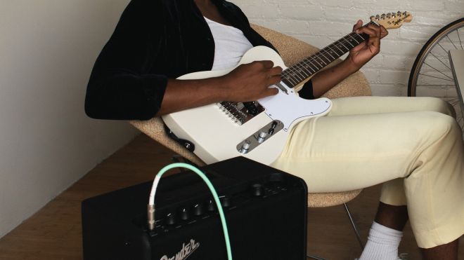 4 Ways to Learn How to Play Guitar and Stay Motivated, So Get Strumming