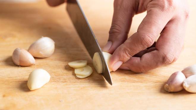 How to Get the Smell of Garlic Out of Your Wooden Cutting Board