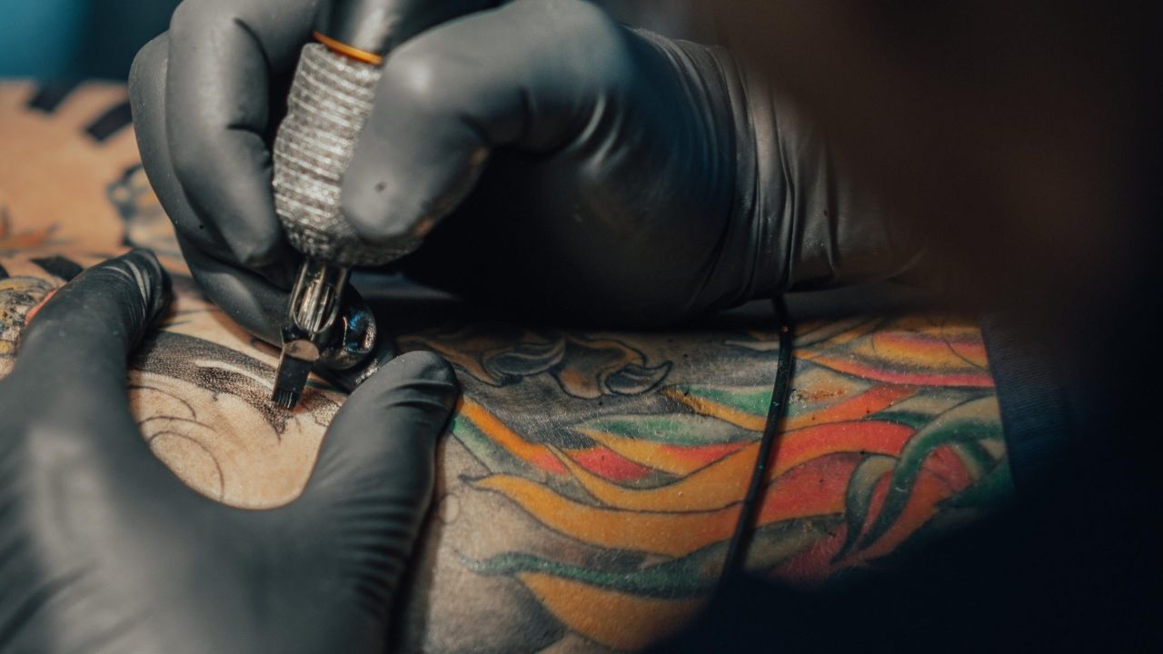 The Difference Between ‘Stick-and-Poke’ Tattoos vs. Machine Tattoos (and Why It Matters)