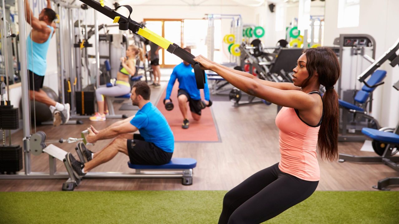 How to Work Out in a Crowded Gym Without Being Rude