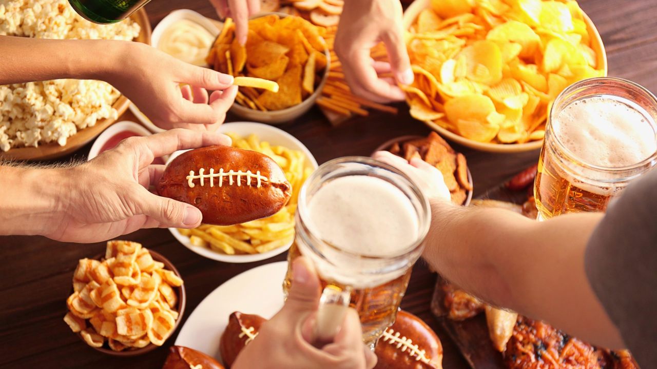 How Much Food Do You Need for Your Super Bowl Party?