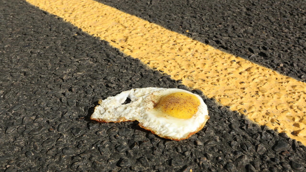 Can You Really Fry an Egg on the Footpath on a Hot Day?