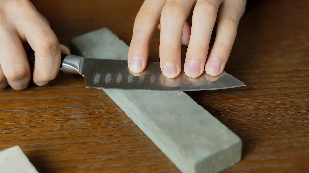 KnifeHacker: How to Use a Whetstone to Keep Your Knives Sharp