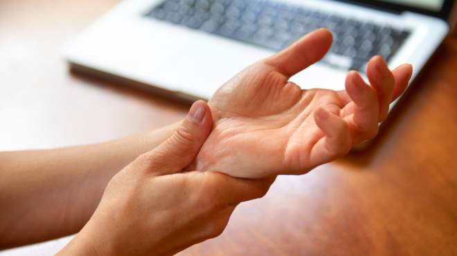 How to Care For Your Sore Hands and Wrists When Your Life Is Online