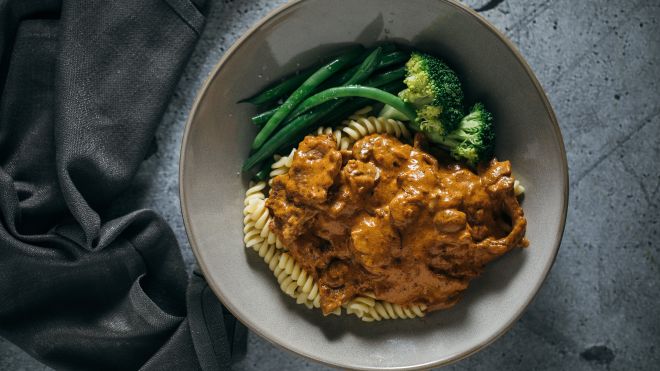 The Cook Up With Adam Liaw: Julie Goodwin Makes Beef Stroganoff Easy